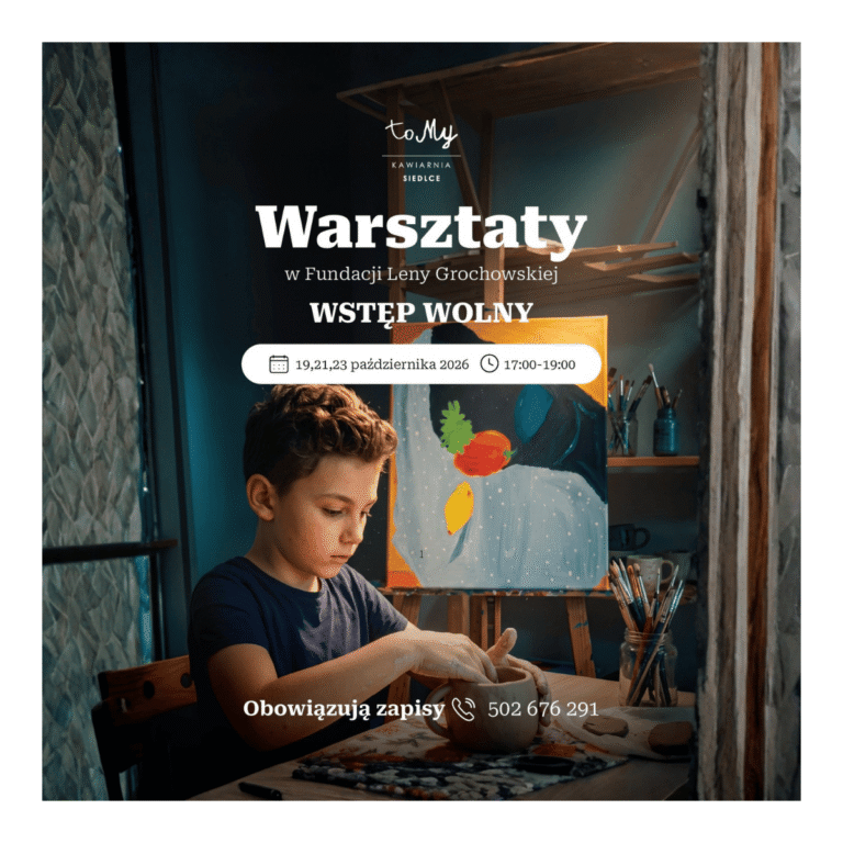 Plakat zapraszający na bezpłatne warsztaty w Fundacji Leny Grochowskiej. Na zdjęciu chłopiec pracuje z gliną przy stole, a w tle stoi obraz na sztaludze i przybory malarskie